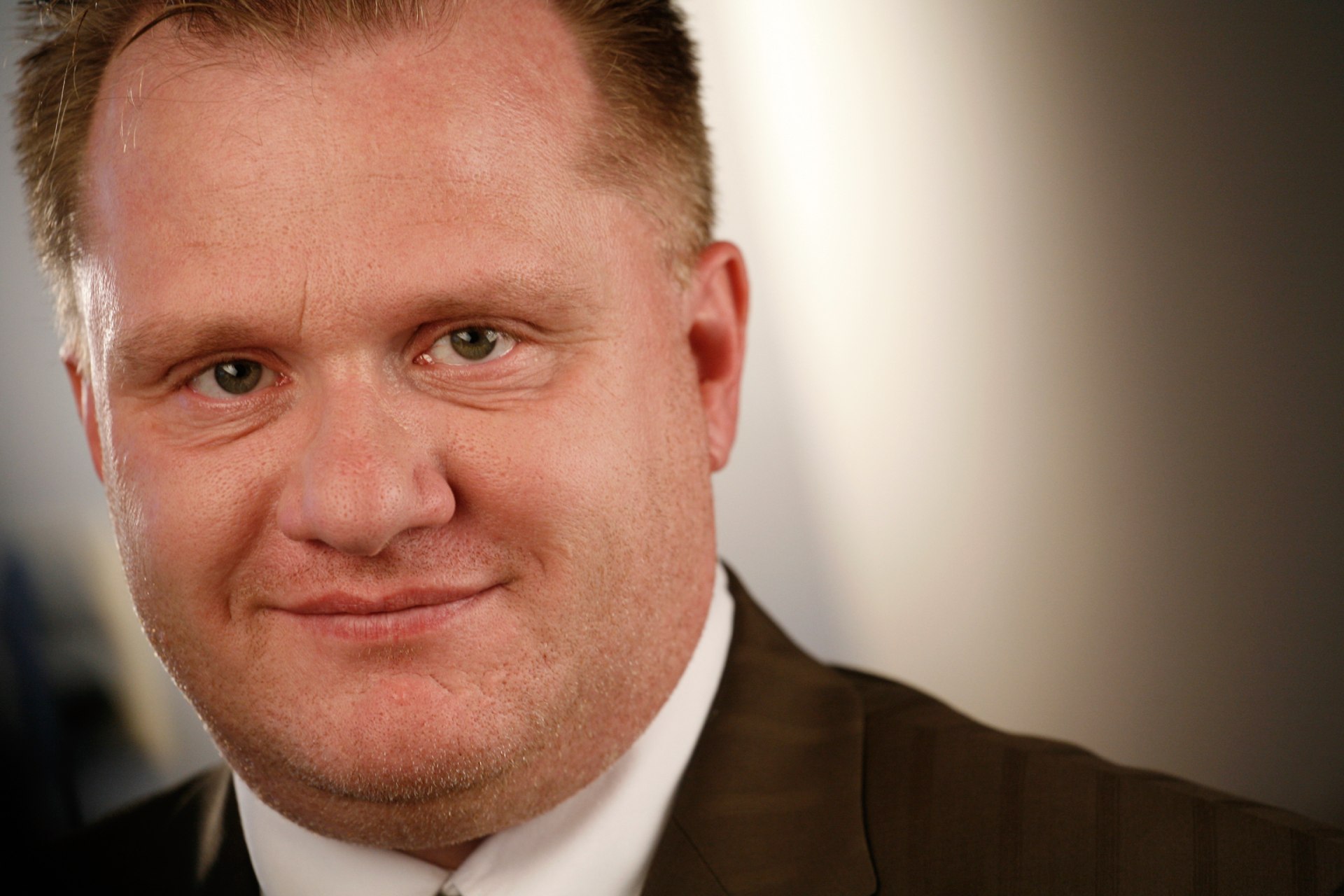 Mann mit freundlichem Gesicht